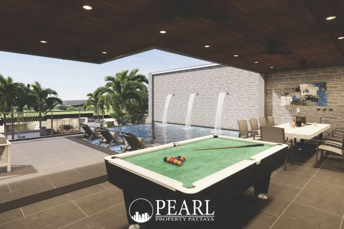 6 Bedroom House for Sale in Siam Royal View Lakeside master bedroom with king-size bed and ensuite