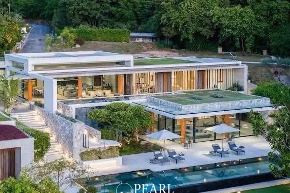 4 Bedroom House for Sale in L Pattaya exterior front view