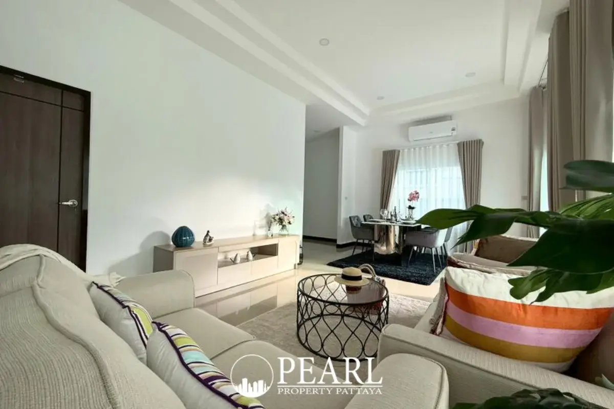 3 Bedroom House for Sale in East Pattaya private swimming pool