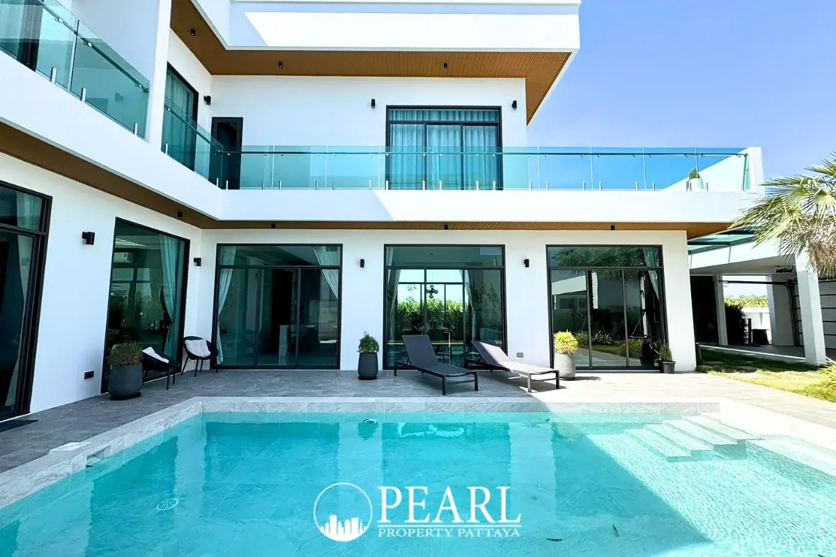 4 Bedroom House for Sale in The Sugar Palm Villa modern kitchen