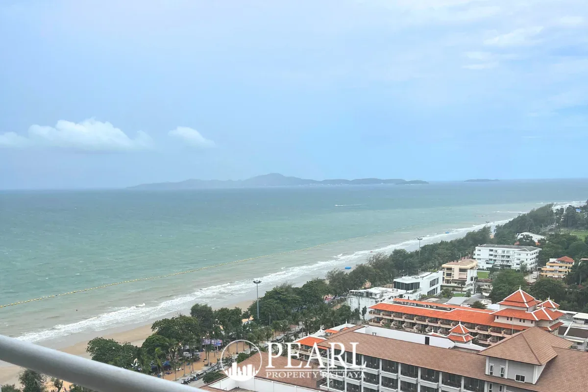 1 Bedroom Condo for Sale in View Talay 7 spacious living room with sofa