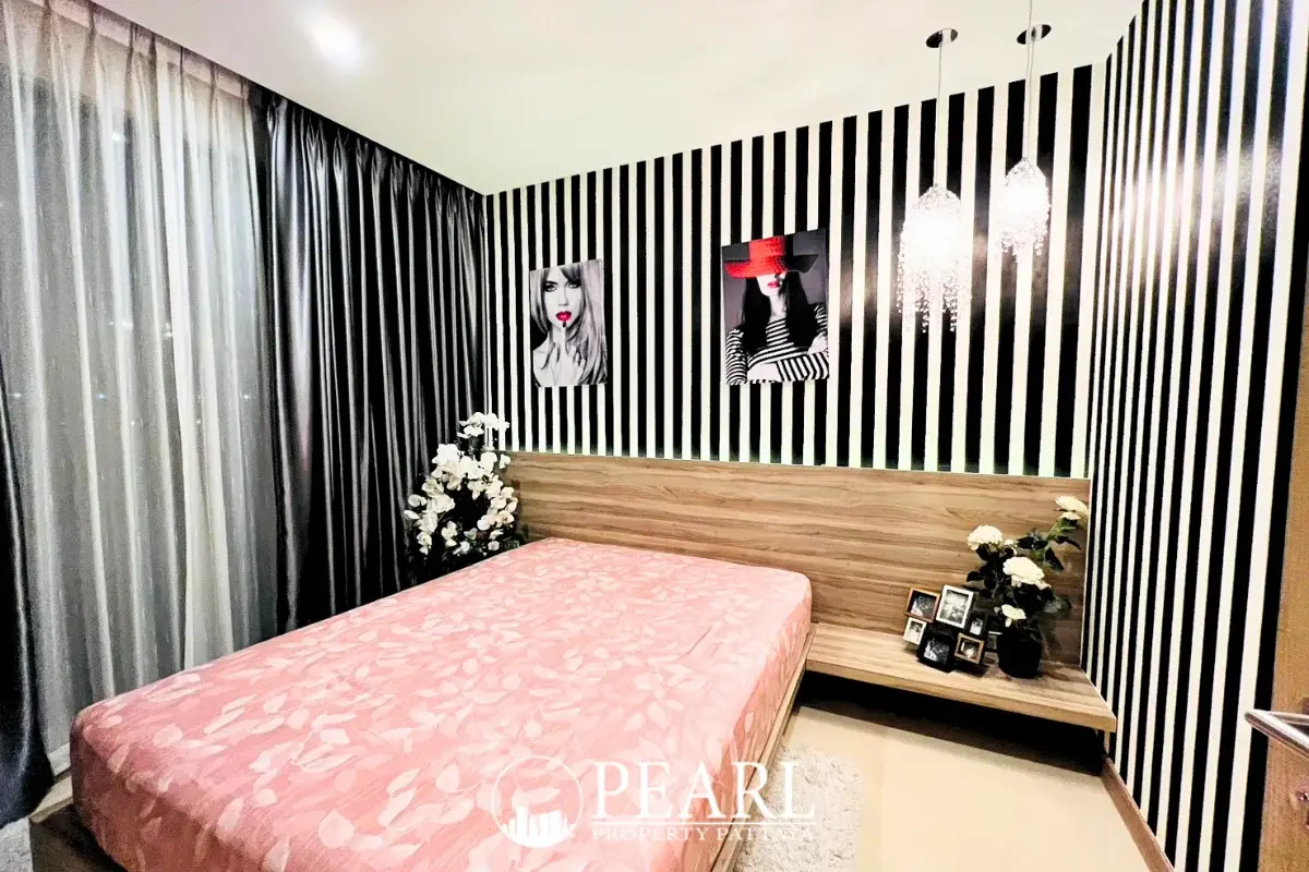 1 Bedroom Condo for Sale in The Riviera Jomtien modern kitchen with appliances