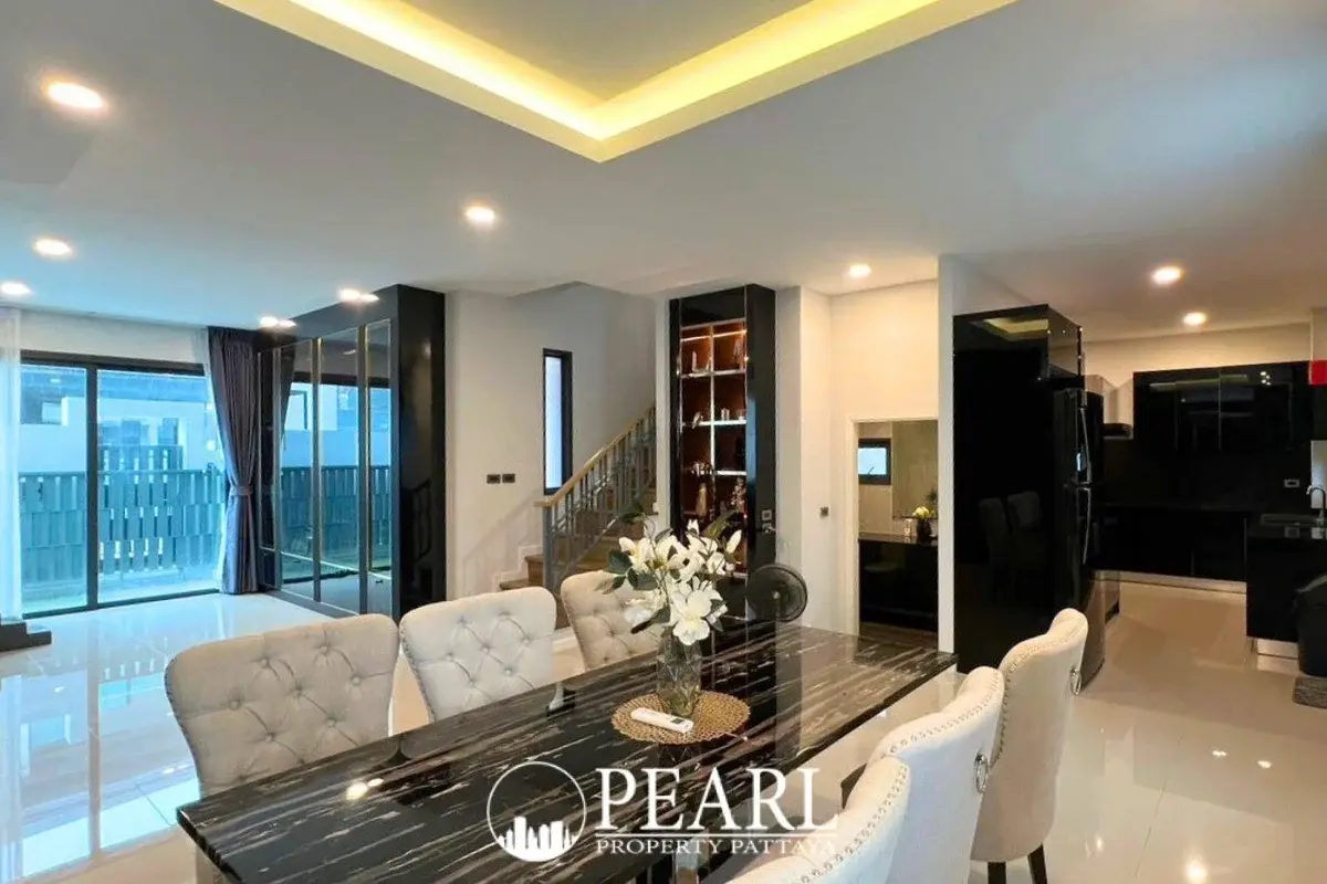 3 Bedroom House for Sale in Patta Ville master bedroom with ensuite