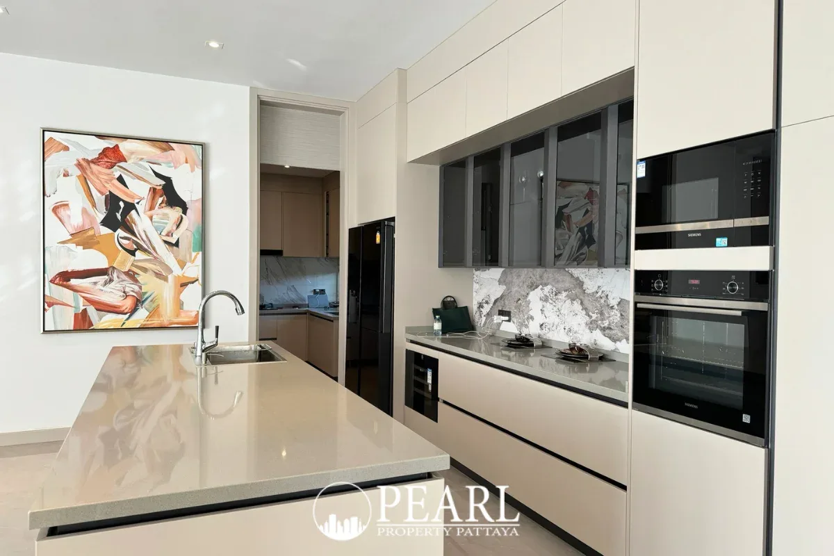 4 Bedroom Villa for Sale in Huai Yai fully equipped kitchen with island