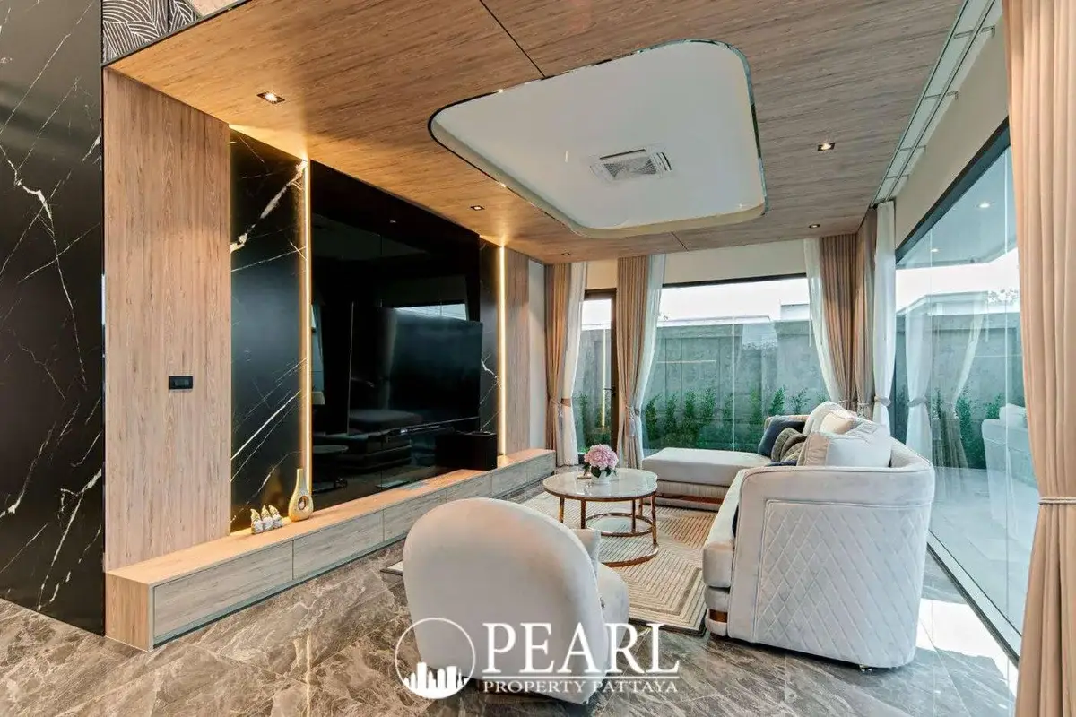 4 Bedroom House for Sale in L Pattaya private swimming pool