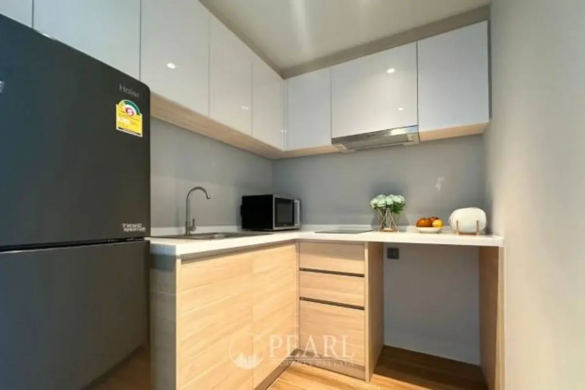 1 Bedroom Condo for Sale in Beverly Mountain Bay Pattaya sleek kitchen with appliances and counter space