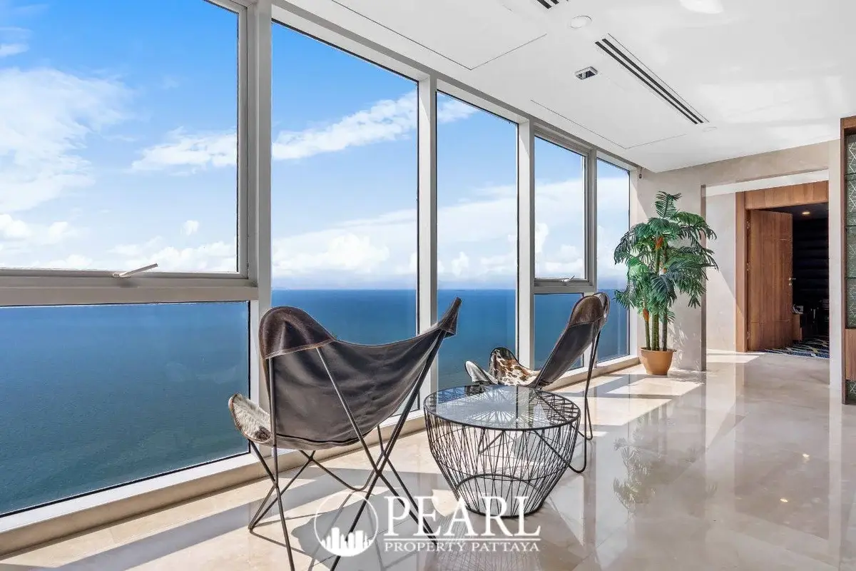 4 Bedroom Condo for Sale at Palm Wongamat luxurious en-suite bathroom