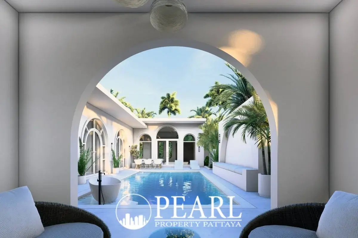 4 Bedroom House for Sale in Pattaya spacious living room