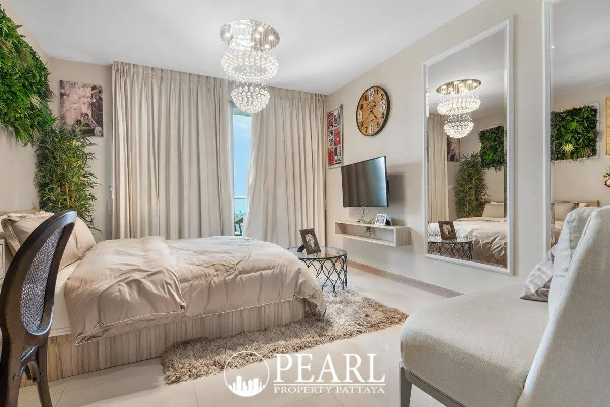 1 Bedroom Condo for Sale in The Riviera Jomtien living room with modern decor