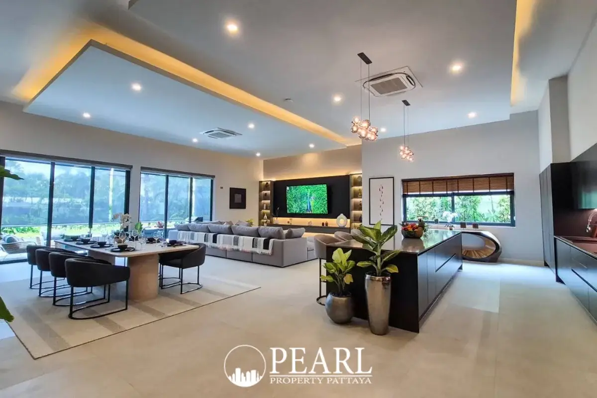 5 Bedroom House for Sale in Central Pattaya elegant exterior facade with manicured garden