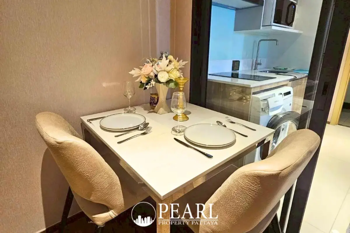 1 Bedroom Condo for Sale in Once Pattaya modern living room