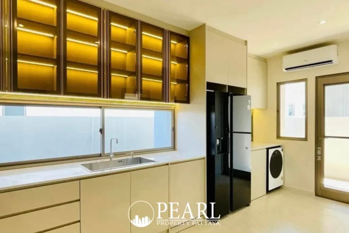 4 Bedroom House for Sale in Horizon By Patta private swimming pool