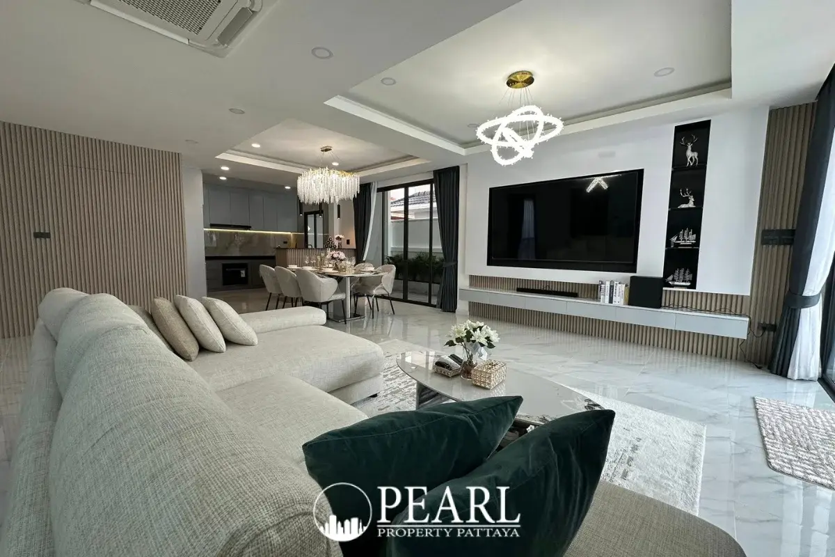 5 Bedroom House for Sale in Jomtien modern kitchen with island