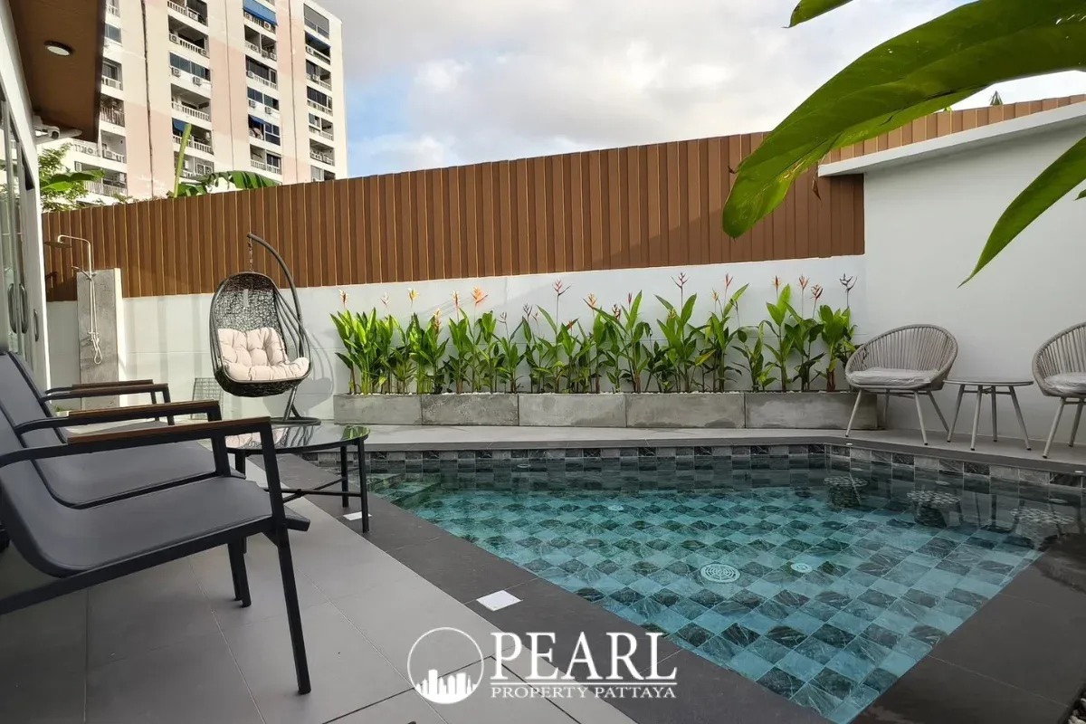 3 Bedroom House for Sale in Central Pattaya spacious living room