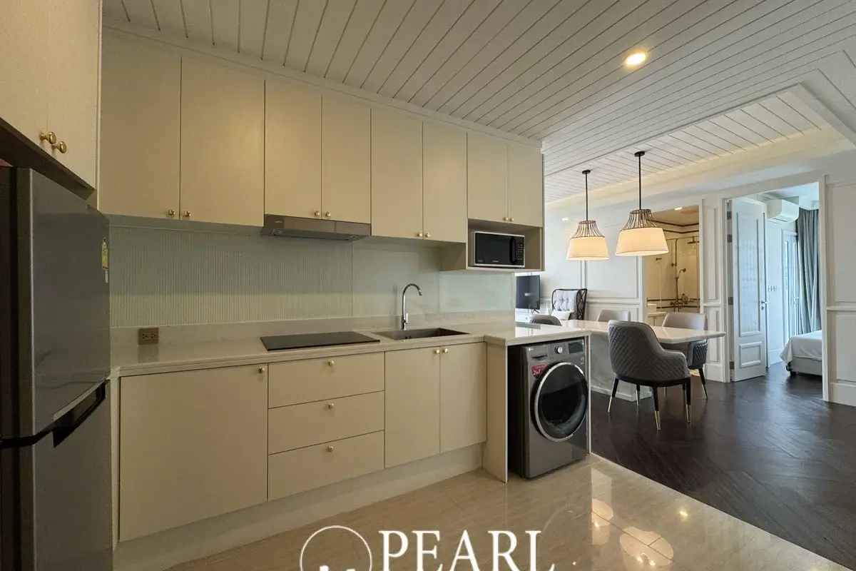 3 Bedroom Condo for Sale in The Grand Pattaya spacious living room