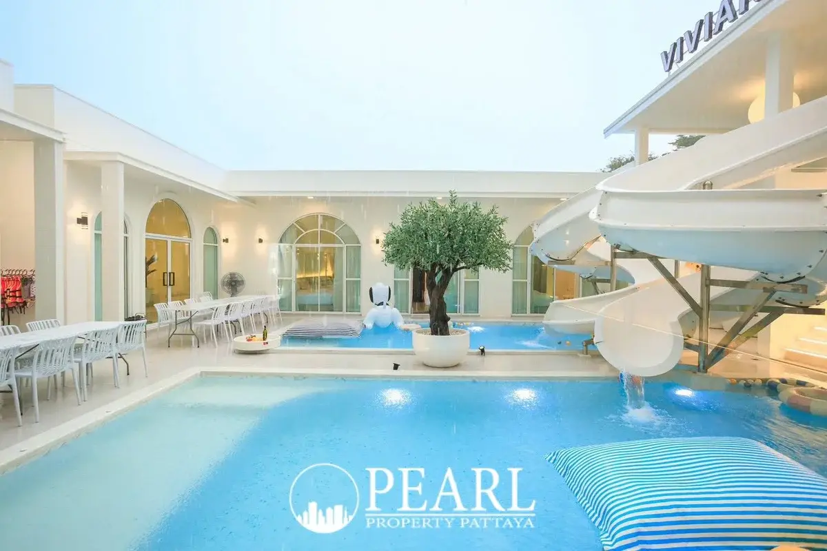 9 Bedroom House for Sale in Central Pattaya modern kitchen with island