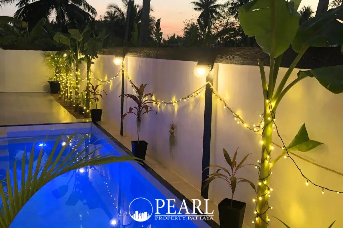 2 Bedroom House for Sale in Central Pattaya modern kitchen with appliances