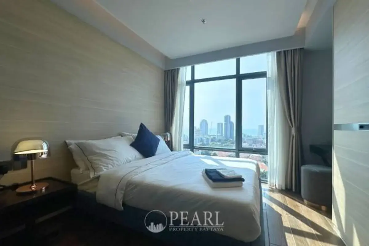 1 Bedroom Condo for Sale in Beverly Mountain Bay Pattaya modern bathroom with shower and vanity