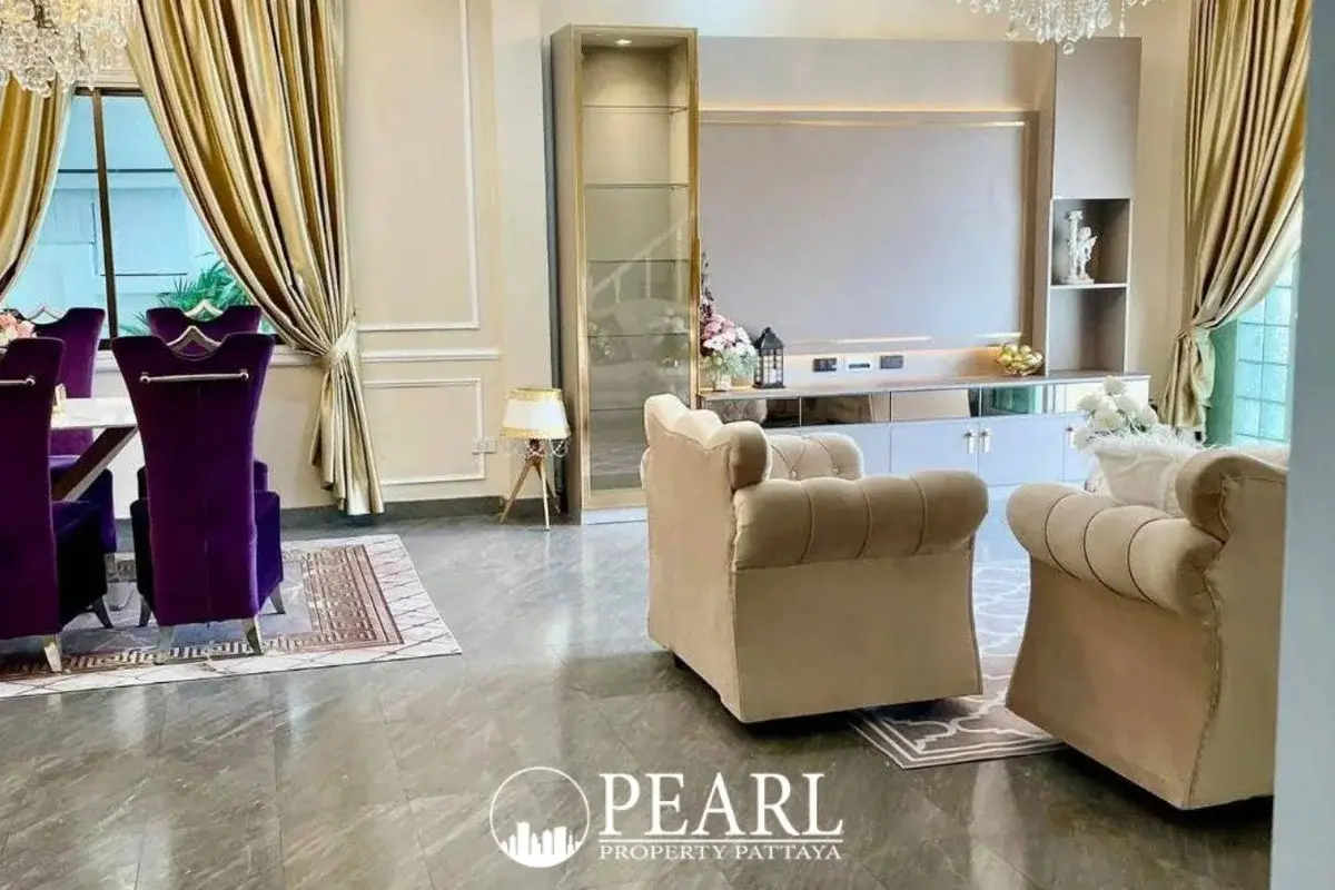 5 Bedroom Villa for Sale in Bang Lamung modern fully-equipped kitchen