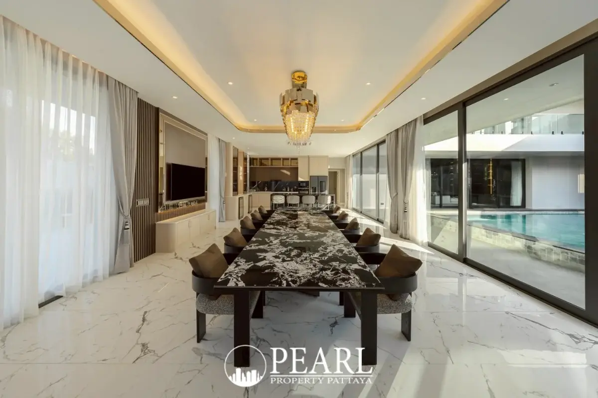 8 Bedroom House for Sale in Central Pattaya luxurious bathroom