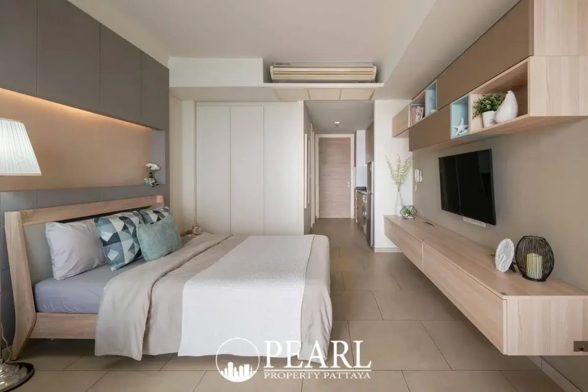 1 Bedroom Condo for Sale in Zire Wongamat modern kitchen with appliances