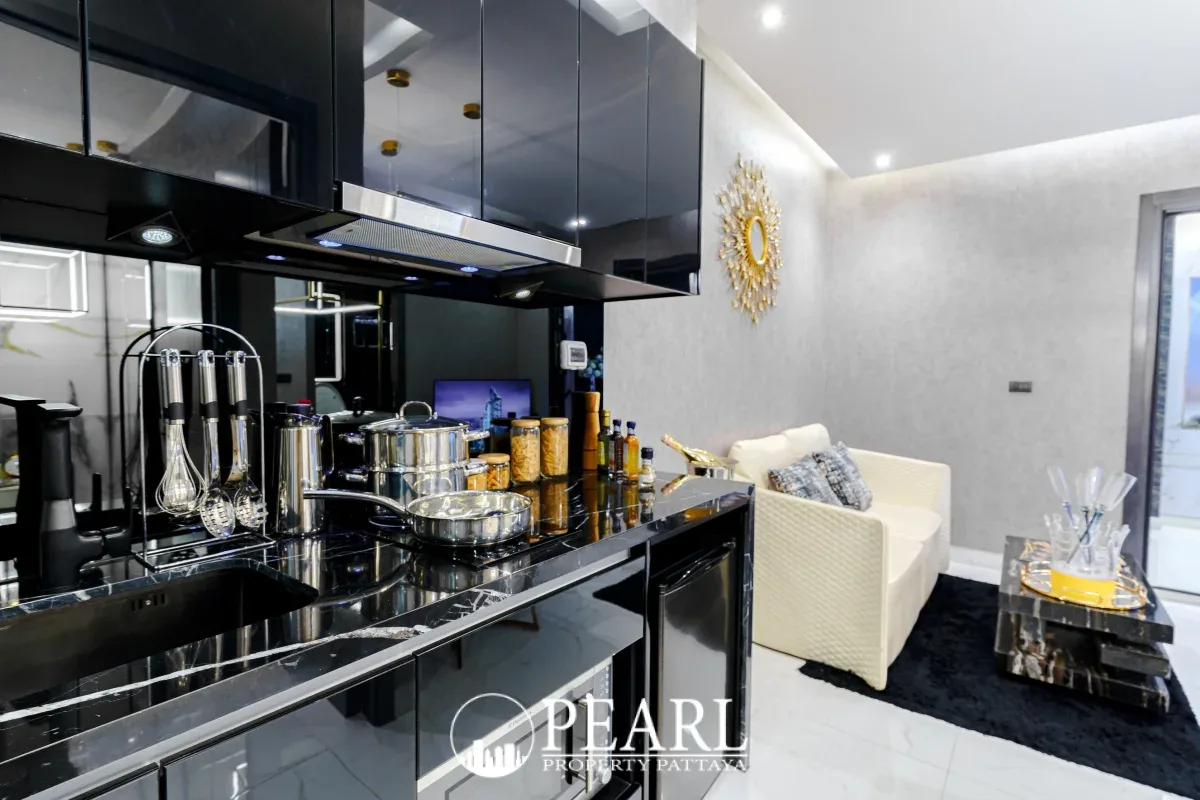 1 Bedroom Condo for Sale in Grand Solaire Pattaya sleek bathroom design