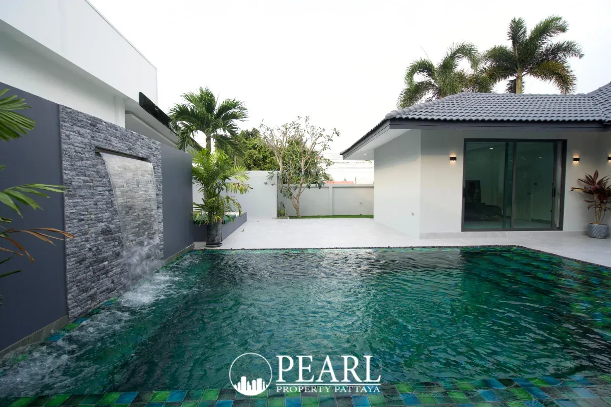 3 Bedroom House for Sale in East Pattaya modern kitchen with appliances
