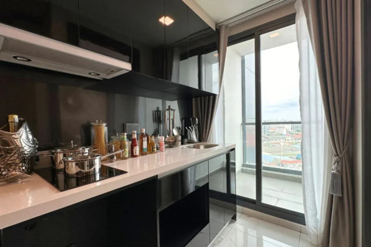 1 Bedroom Condo for Sale in Arcadia Millennium Tower private balcony with city view