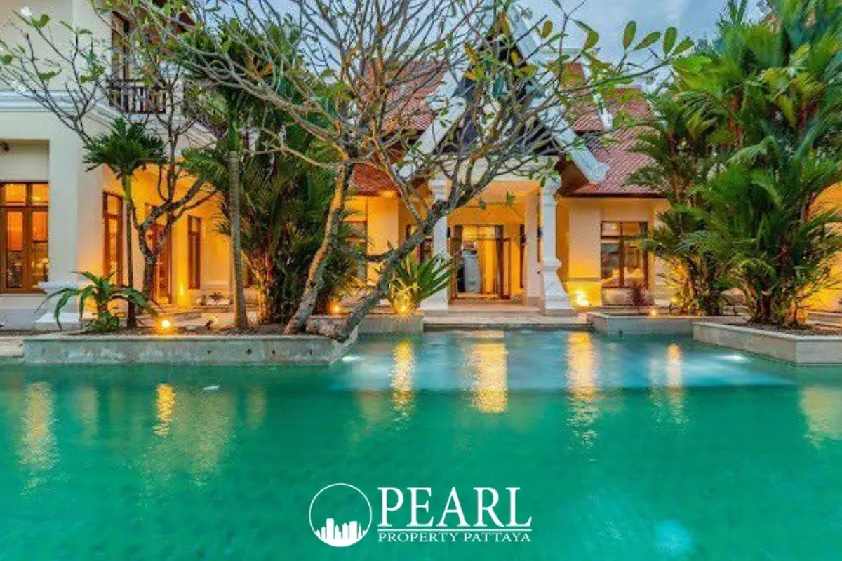 5 Bedroom Villa for Sale in Bang Lamung modern kitchen with island