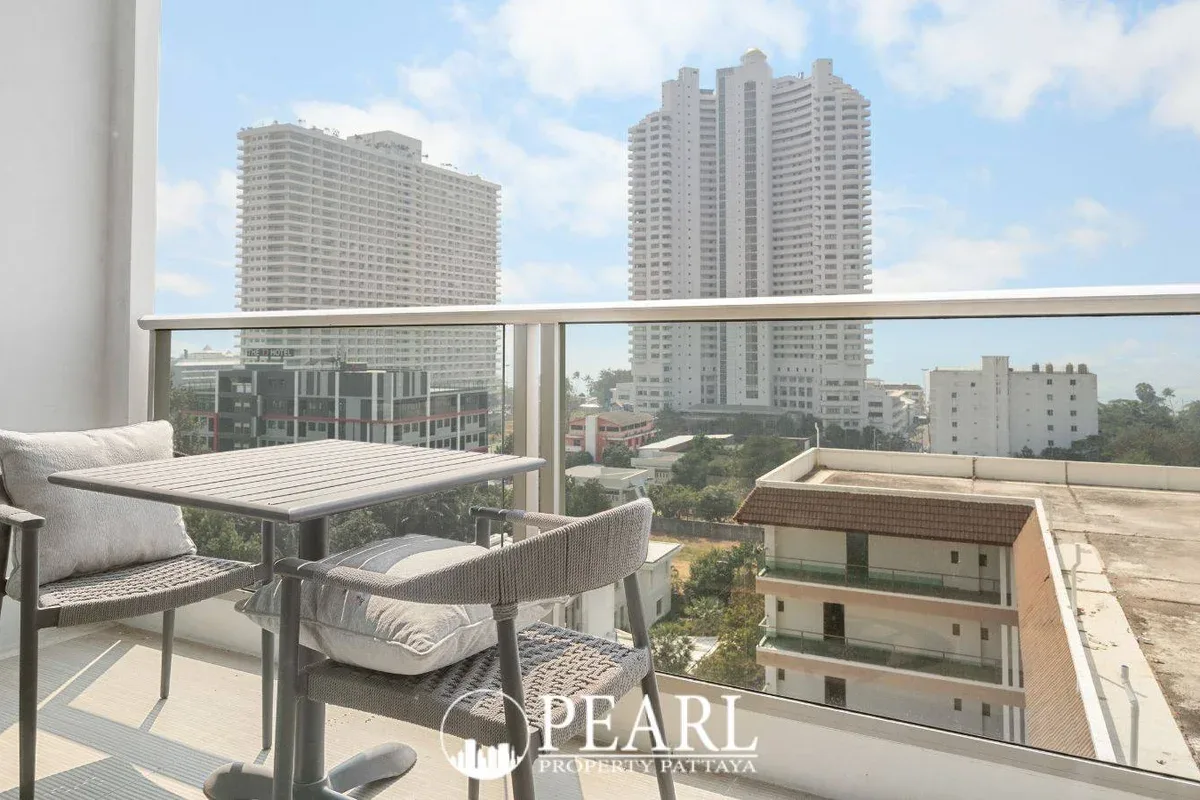 1 Bedroom Condo for Sale in The Riviera Jomtien spacious bedroom with sea view
