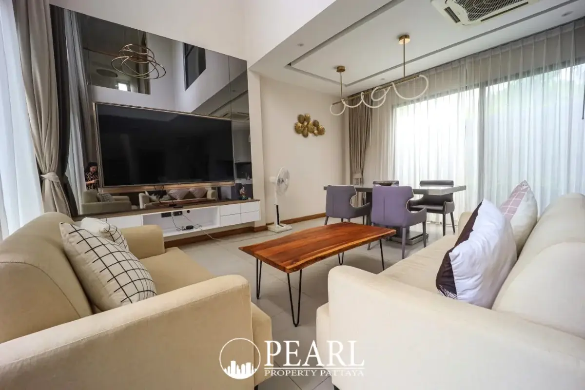 3 Bedroom Villa for Sale in Huai Yai private swimming pool