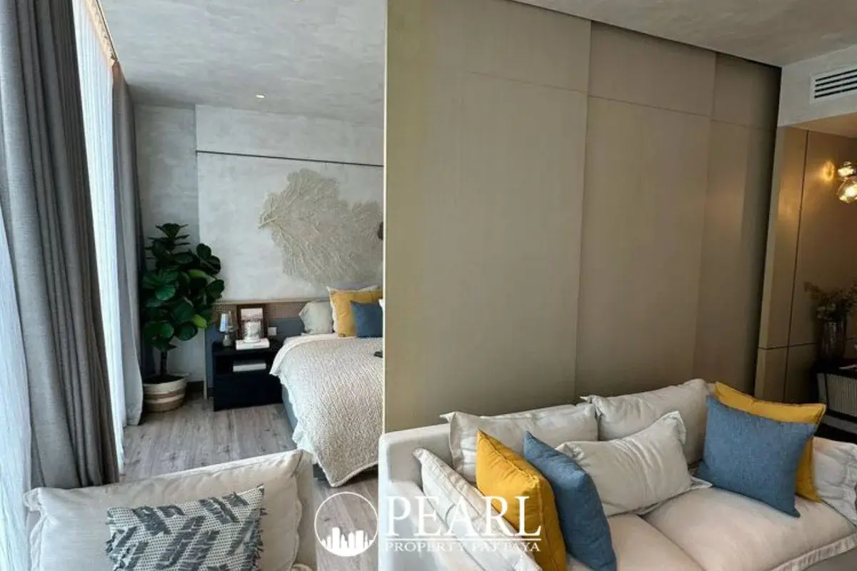 1 Bedroom Condo for Sale in Arom Wongamat elegant bathroom