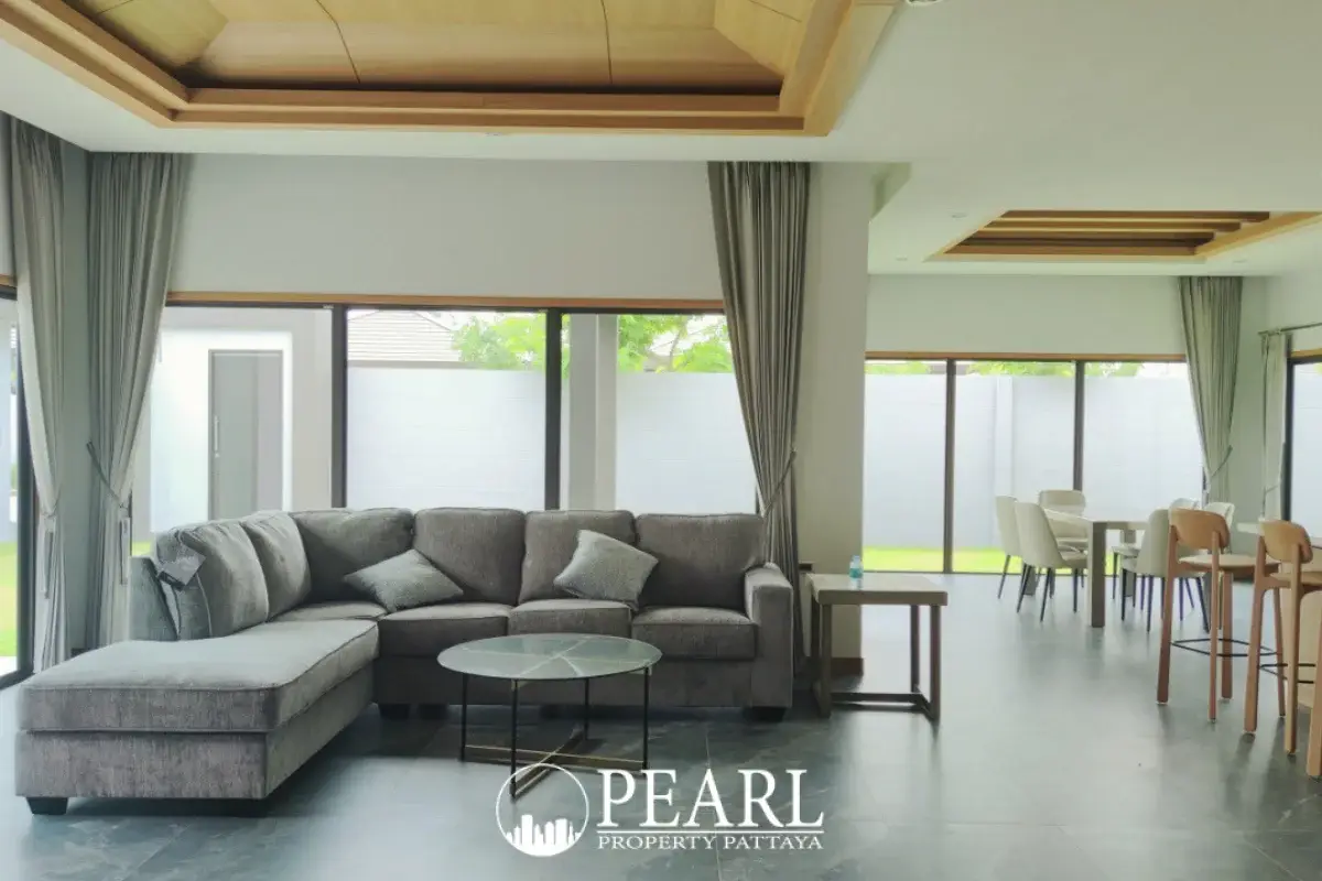 3 Bedroom House for Sale in Baan Pattaya 6 spacious living room