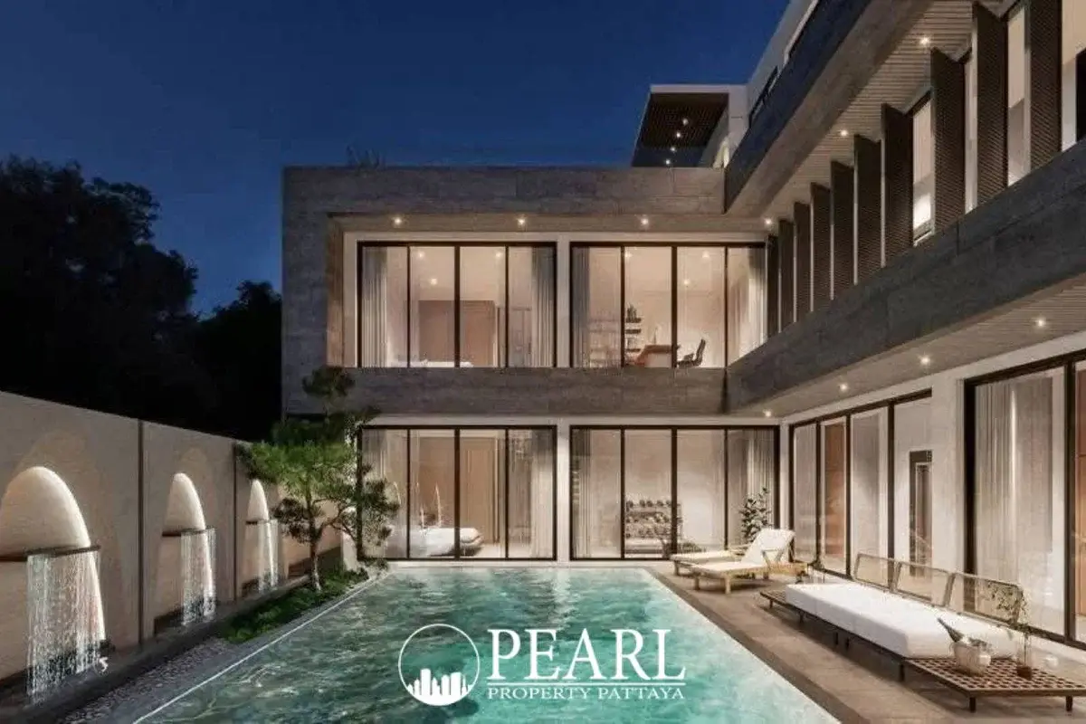 6 Bedroom House for Sale in Bang Lamung luxurious swimming pool