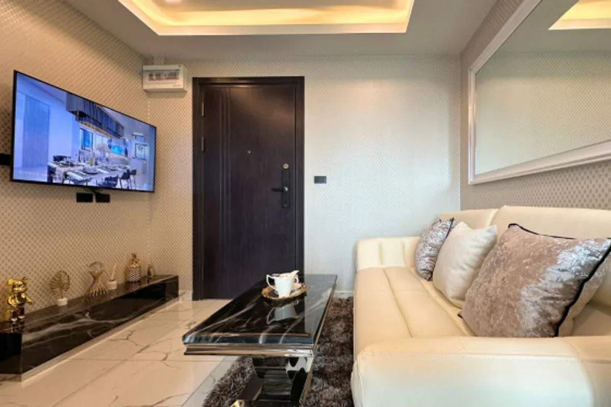 1 Bedroom Condo for Sale in Arcadia Millennium Tower bedroom with bed and window