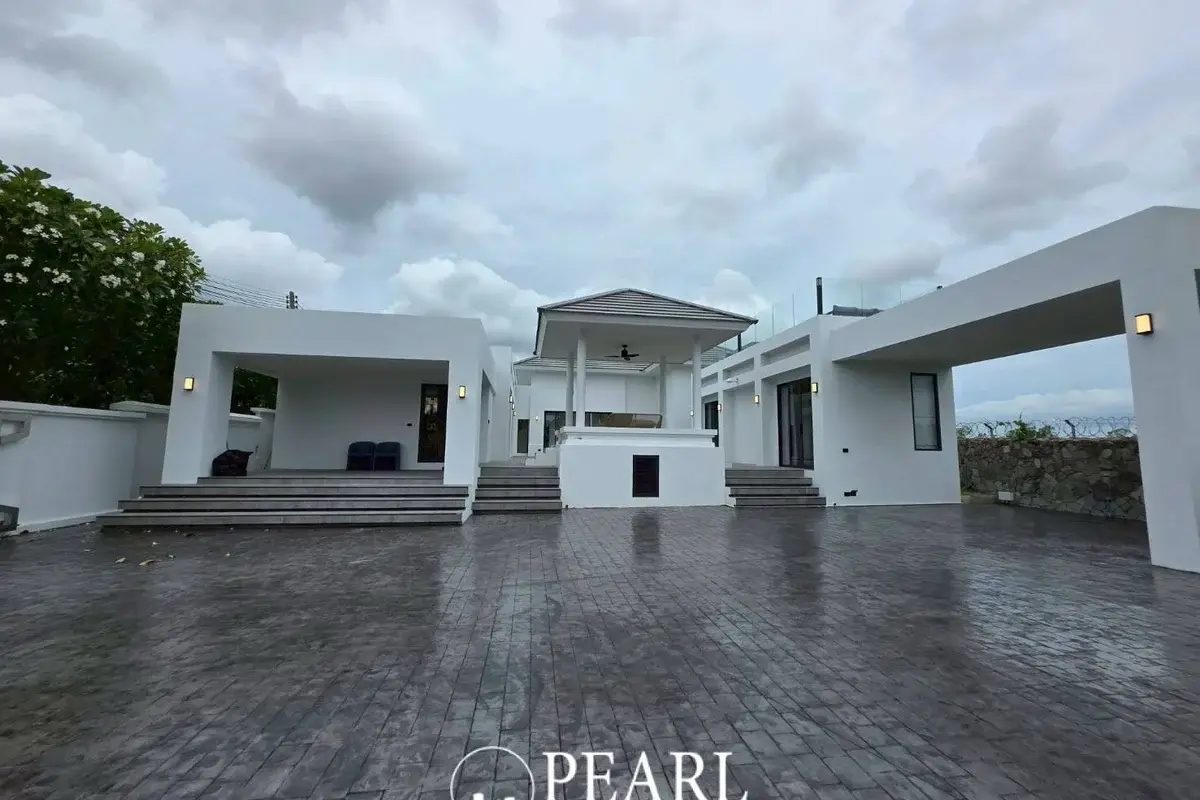 5 Bedroom House for Sale in Paradise Villa 1 & 2 exterior view with lush garden