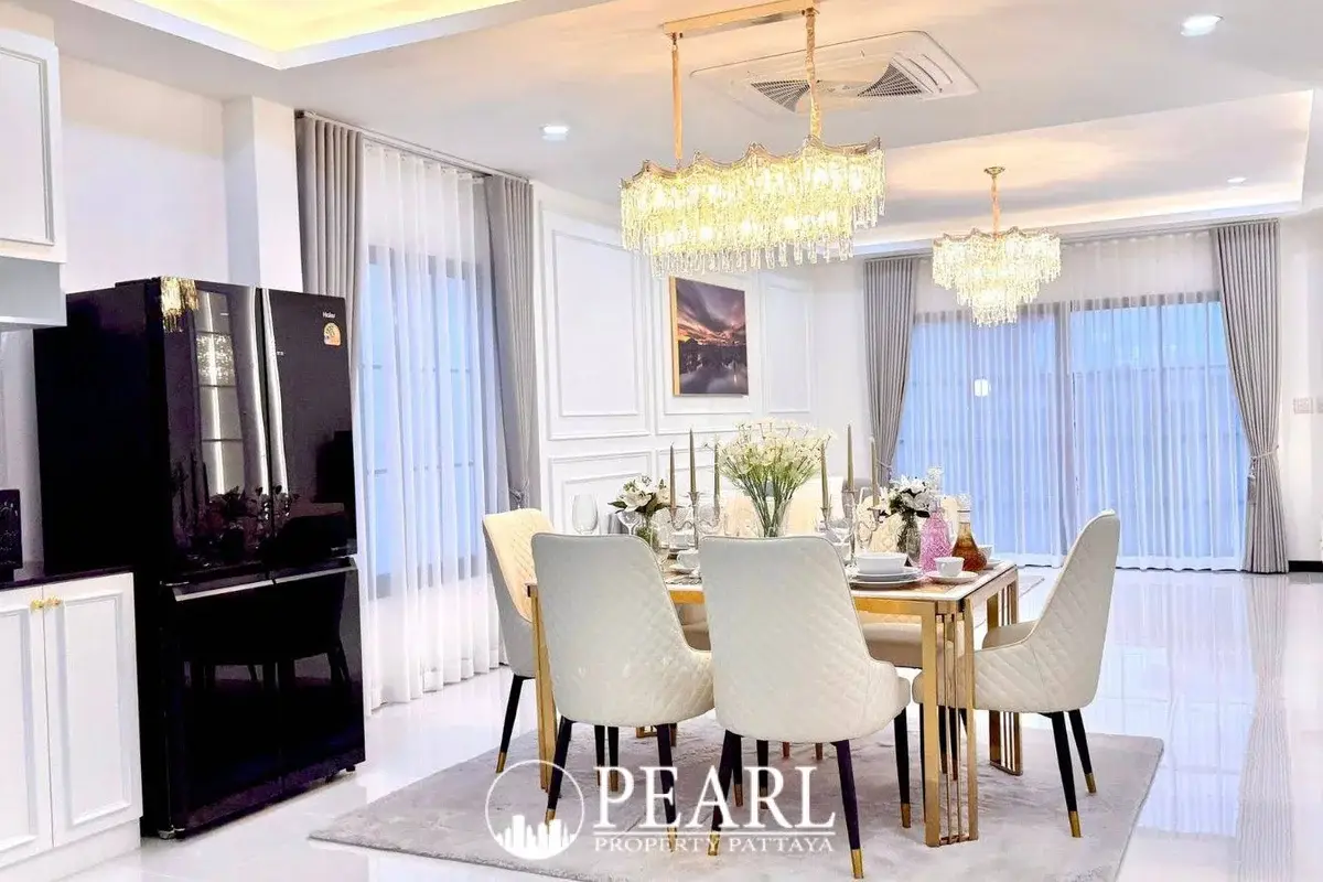 4 Bedroom House for Sale in TW. Garden Hill modern kitchen with island