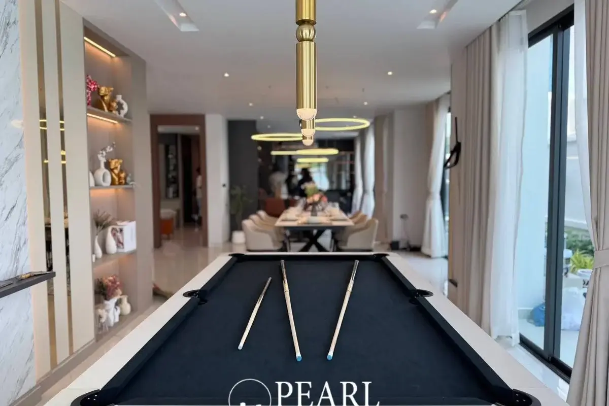 4 Bedroom House for Sale in View Point Village second bedroom with large window