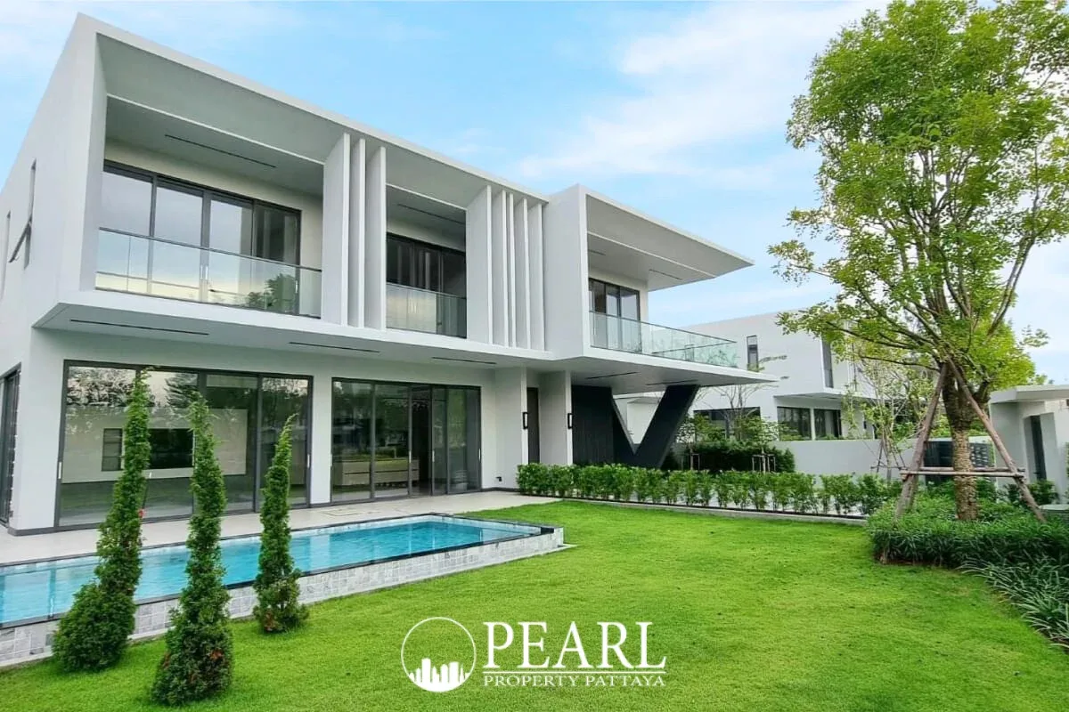 4 Bedroom Villa for Sale in Huai Yai luxurious swimming pool