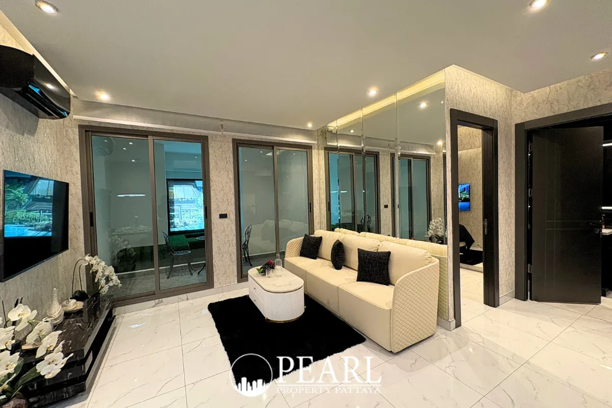 2 Bedroom Condo for Sale in Zenith Pattaya master bedroom with king-size bed