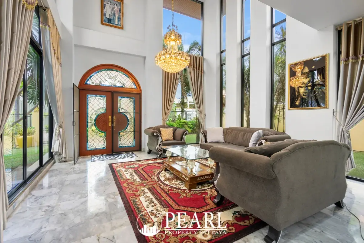 5 Bedroom House for Sale in Pattaya Paradise Village 2 private swimming pool