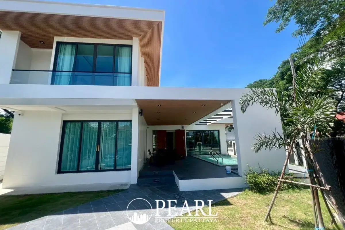 4 Bedroom House for Sale in Thamber Private Pool Villa exterior view with garden