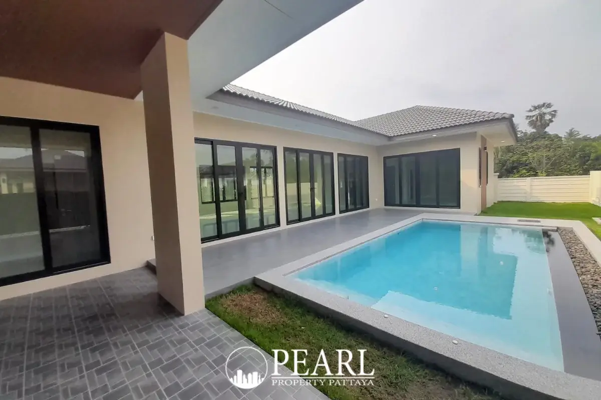 3 Bedroom Villa for Sale in Nong Prue modern kitchen with island