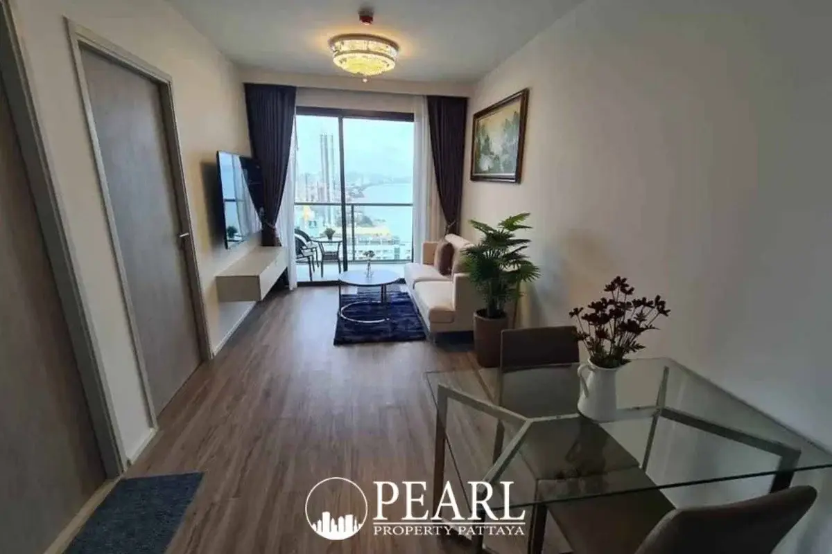 1 Bedroom Condo for Sale in Aeras modern kitchen and dining area