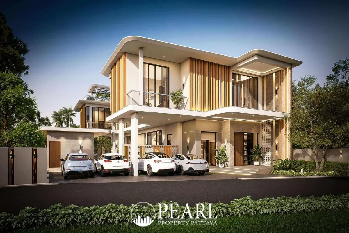 5 Bedroom House for Sale in East Pattaya spacious living room