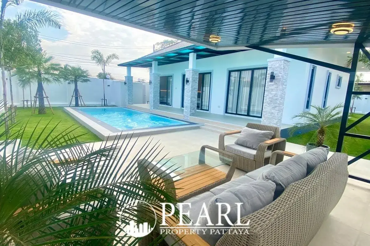 3 Bedroom House for Sale in L Pattaya second bedroom with natural light