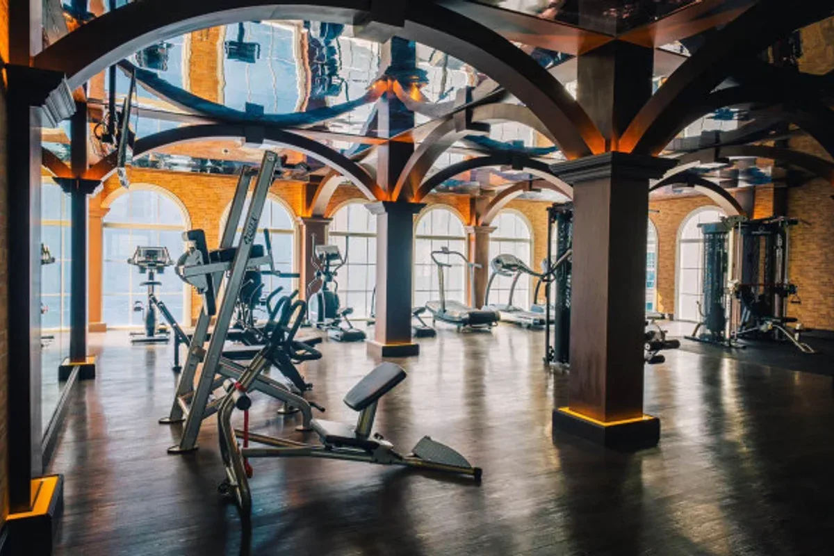 1 Bedroom Condo for Sale in Grand Florida Beachfront Condo Resort Pattaya spacious bedroom with king-size bed