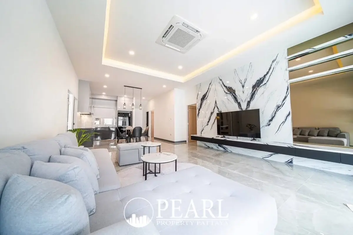 5 Bedroom House for Sale in Central Pattaya modern kitchen with island