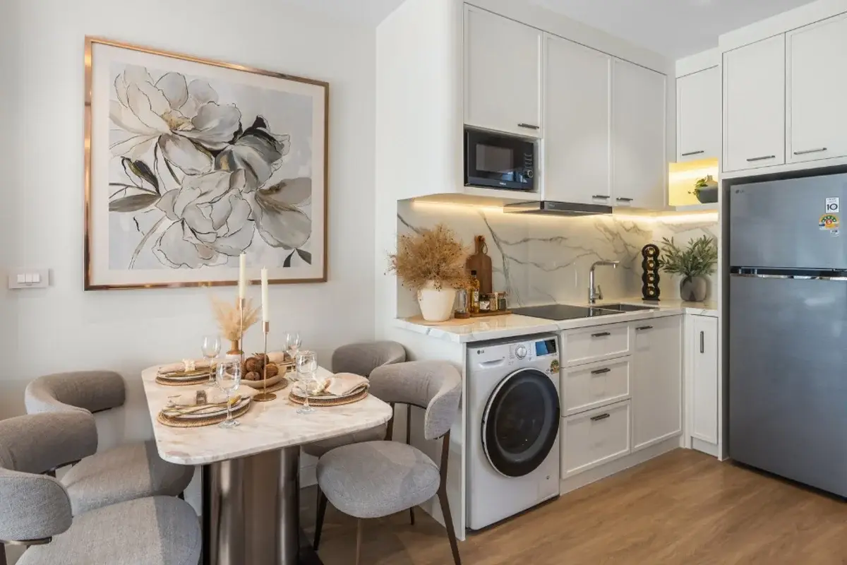 1 Bedroom Condo for Sale in Seaspire Jomtien bathroom with contemporary fixtures