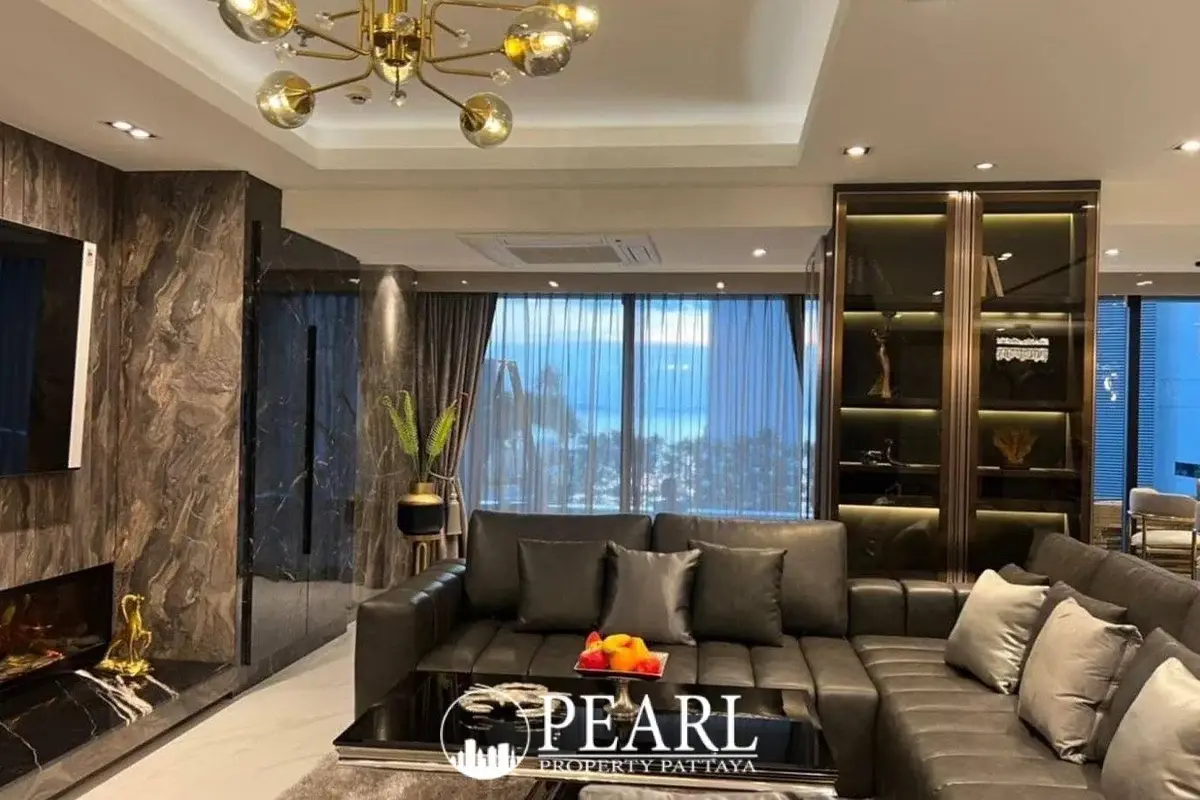 3 Bedroom Condo for Sale at Ananya Beachfront Wongamat master bedroom with en-suite bathroom